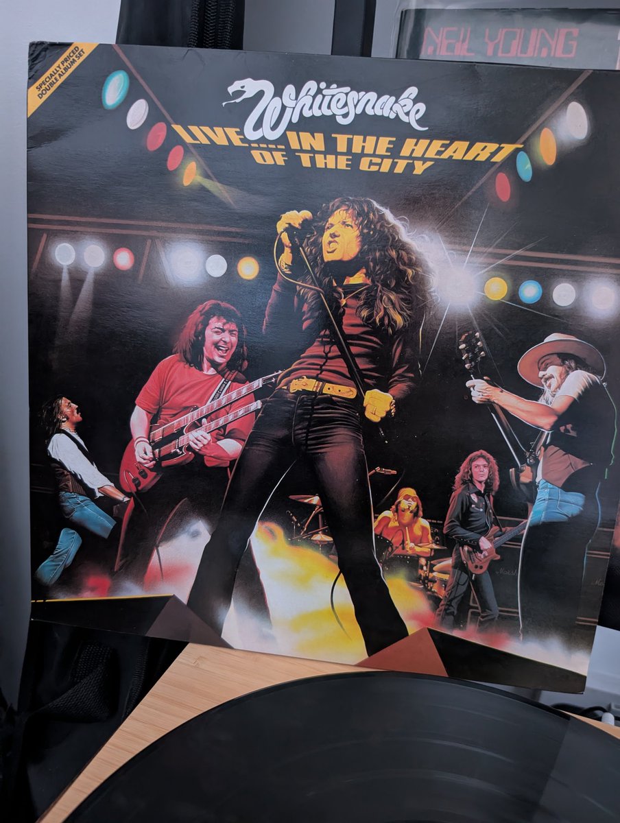 dazphillips74's tweet image. 1000 album challenge 🎧
#625
Live In the heart of the city by @Whitesnake
Not that familiar with many of the tunes on this, enjoyed it. Great band & superb set of pipes on @davidcoverdale. Love the merch advert.
Fav tracks: Ready an'willing & ain't gonna cry no more
#1000albums