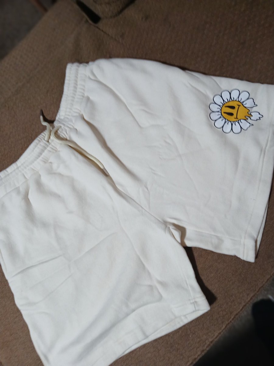 So listen, I already rocked with the fit...but this package with the "Sole glo" had me geeked. (Coming to America my fav movie). Bro this hoe 🔥! I can't wait to wear this joint! Heavyweight T just how I like em! Appreciate you again for looking out! Definitely gonna tap in again