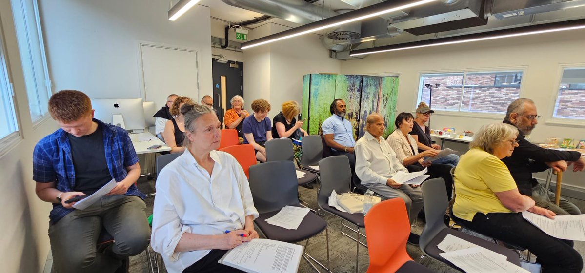 NUJ_LFB's tweet image. LFB at work✨- discussing the Union's work for freelancers on journo safety, stagnant pay rates, AI licensing, press freedom and more. Plus, feedback from #NUJDM25 - the NUJ is taking part in working groups to build our collective voice. Thanks to all our speakers. 🧵1/8 ↓