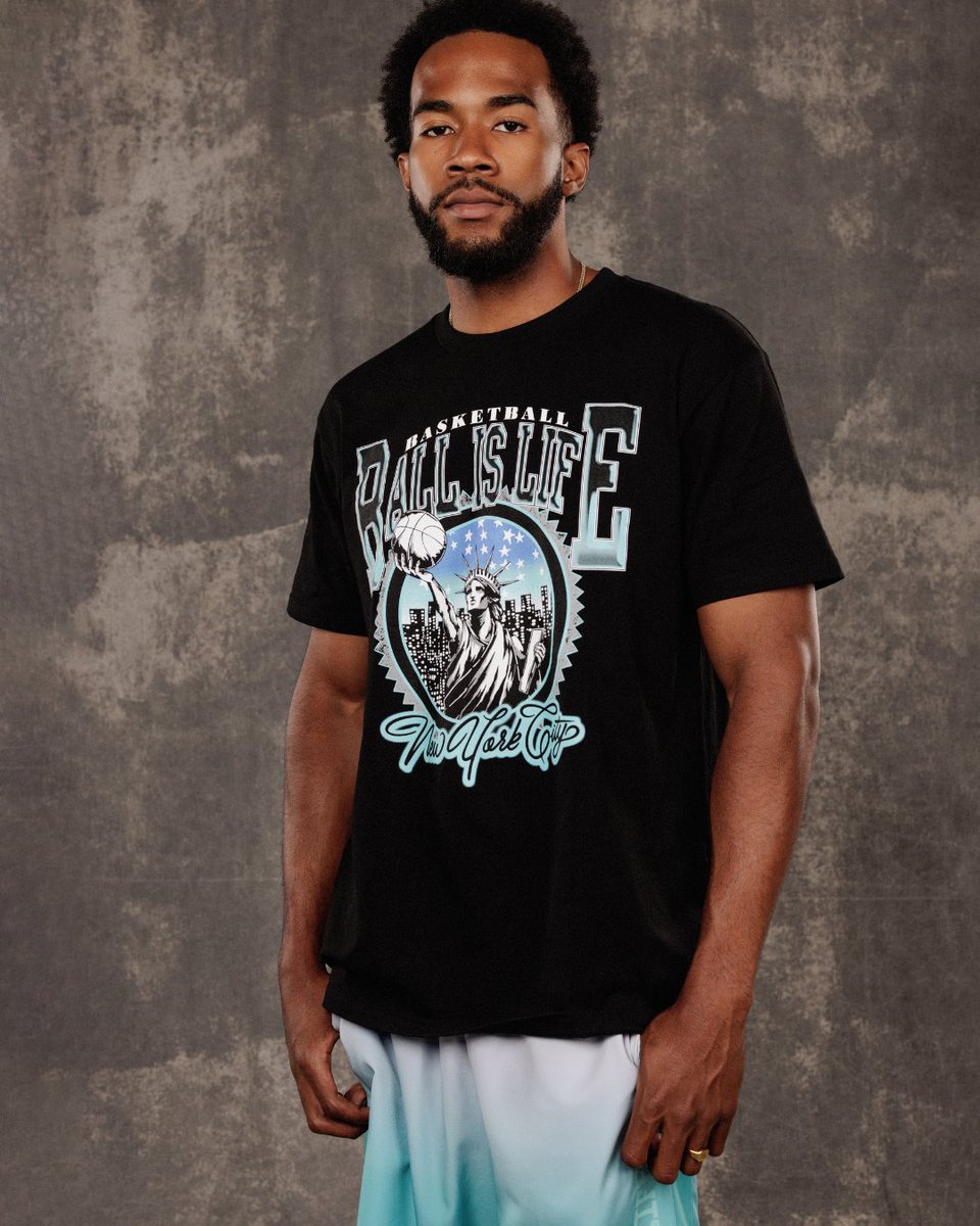 footlocker's tweet image. Ball is life. 🏀
Shop the collection in-store and online at Foot Locker.
spr.ly/601444j02