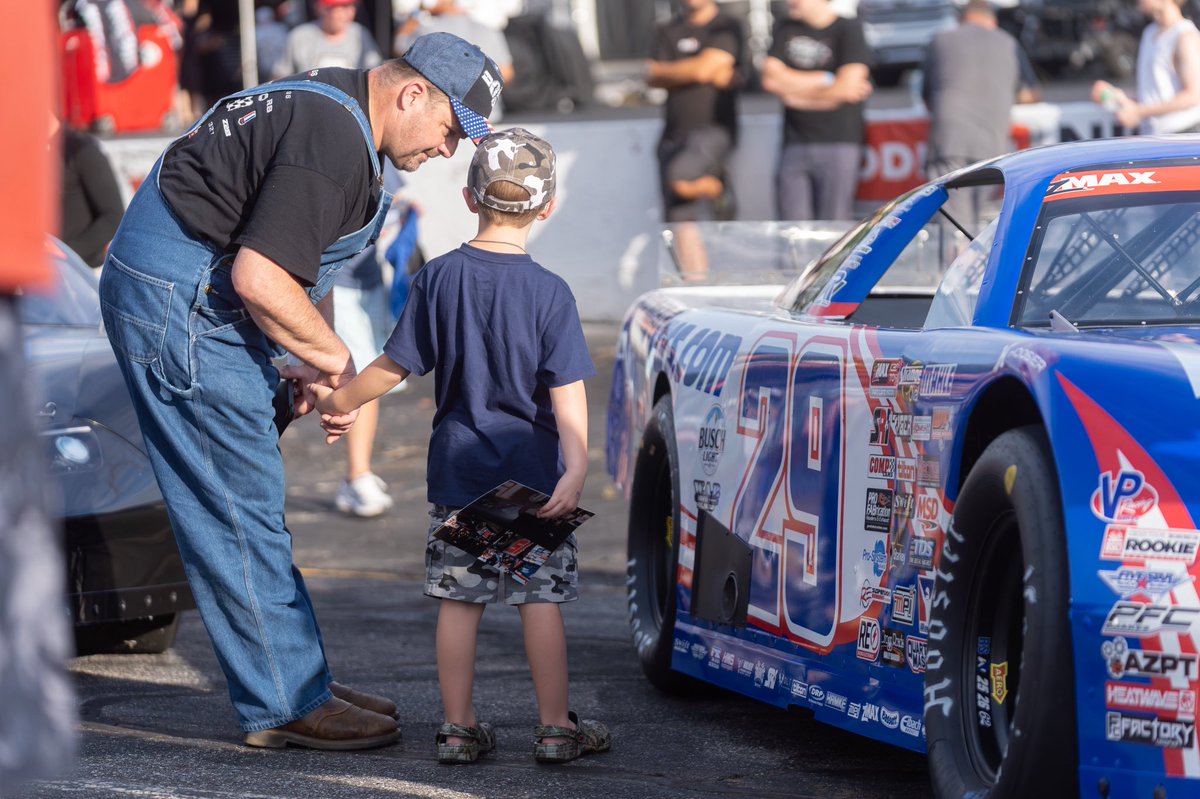 HamkeRacecars's tweet photo. Making memories and future race fans!
This is how a passion for racing starts – one special moment at a time.
@KevinHarvick @CARSTour @HendrickCars
#latemodelracing #chasis #latemodels #local #racing #racecar https://t.co/usl0JeLvvX