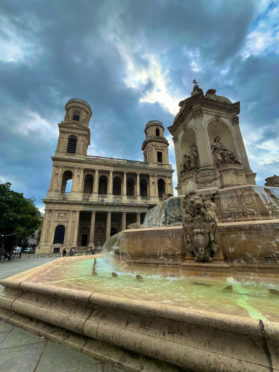 minniethx's tweet photo. Église Saint-Sulpice（サン・シュルピス教会）は、映画『ダ・ヴィンチ・コード』の舞台としても知られる教会。館内には、画家ドラクロワによる見事なフレスコ画、世界最大級とも言われる壮麗なパイプオルガン、そして映画の中でも印象的に描かれたオベリスクがあり、多くの人々を魅了しています。 https://t.co/JF8dHxJz0U