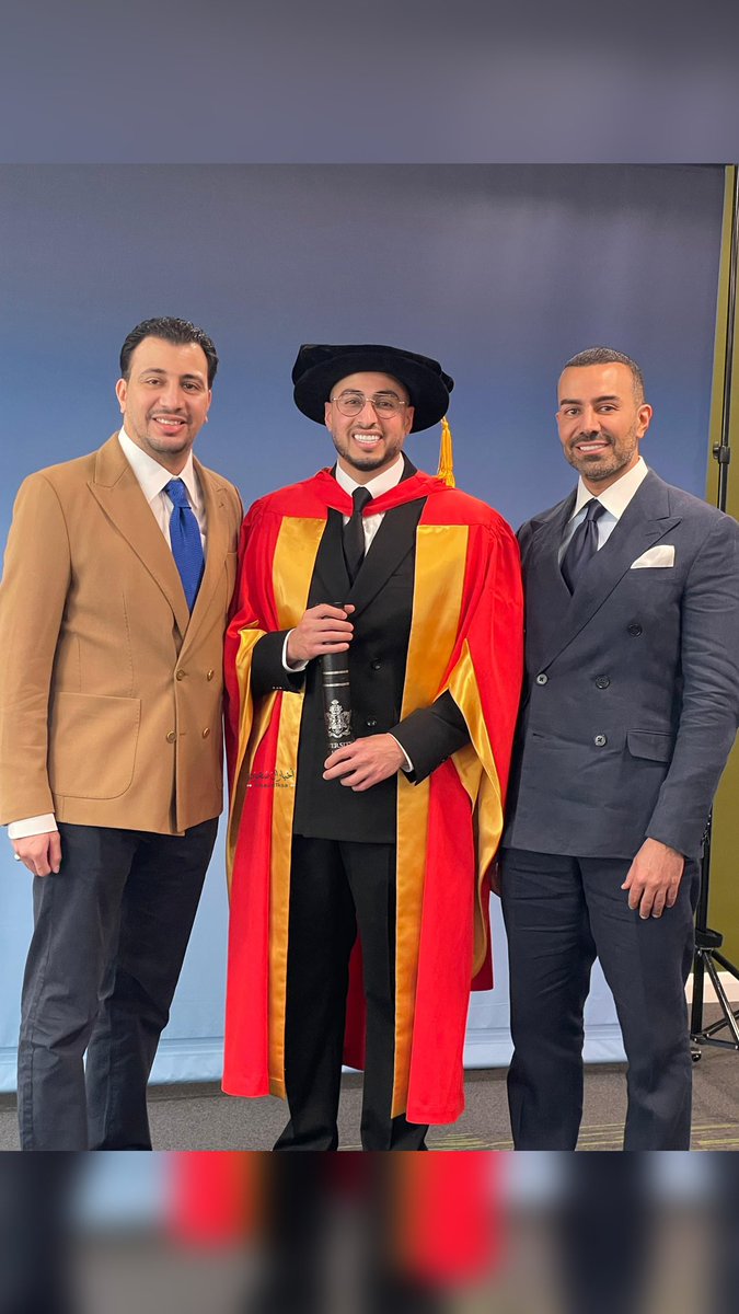 نبارك لصاحب السمو الملكي الأمير
متعب بن عبدالله بن عبدالعزيز آل سعود
تخرج ابنه ( الأمير خالد ) من جامعة
 Bradford of University برادفورد
في بريطانيا وحصوله على درجة الدكتوراه 
في إدارة الأعمال ..
الف مبروك وعقبال أعلى الدرجات 
العلمية والعملية 💚🇸🇦