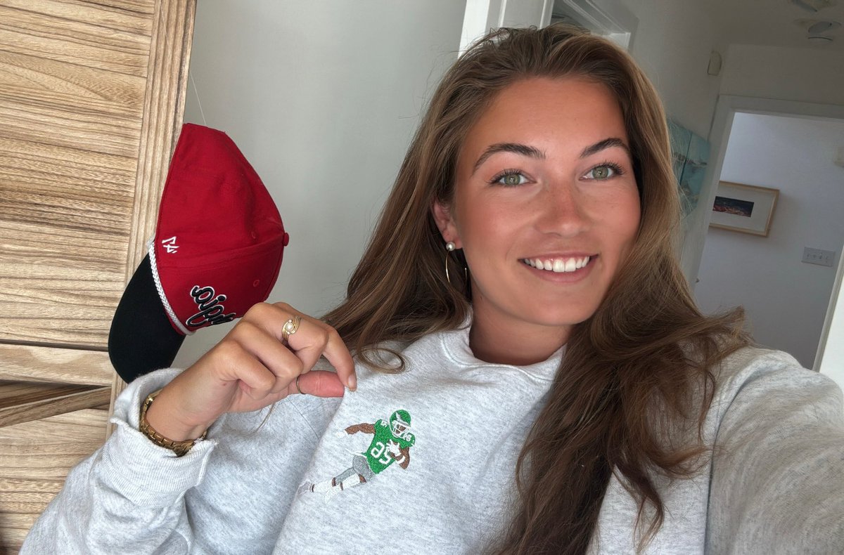 kenzbrooksbets's tweet image. everyone tell me how much you love my new saquon barkley sweatshirt!!🤸