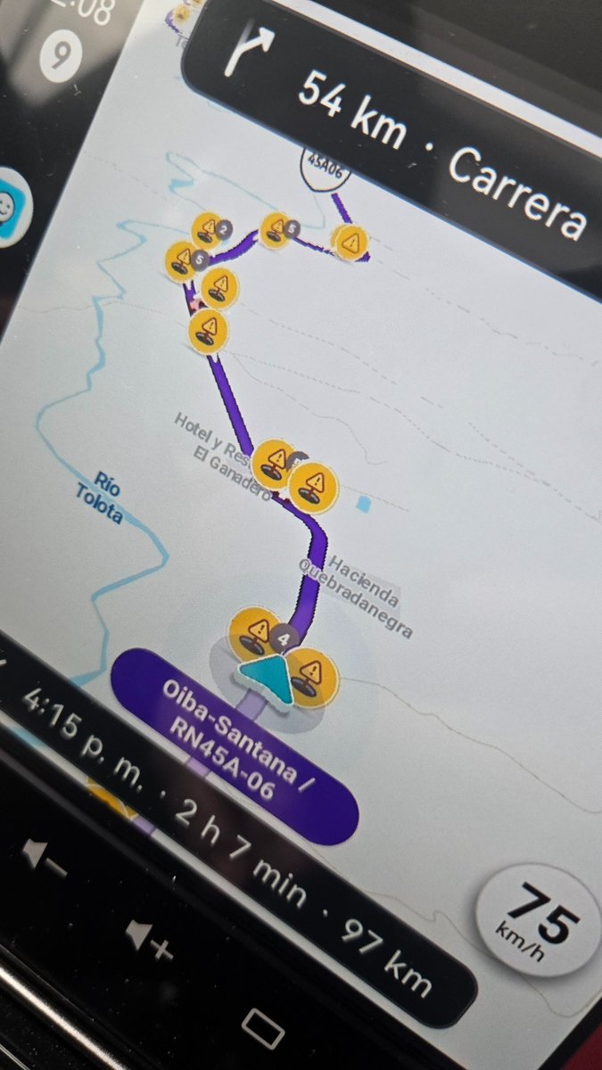Pues le cuento que le tuvimos que quitarle al Waze las notificaciones de baches, huecos y sumidos... se iba uno enloqueciendo. Montones, montones, montones.... Santander es precioso y merece mejores vías. Y vivo enamorado de Barichara. No puede ser que llegar sea un infierno.