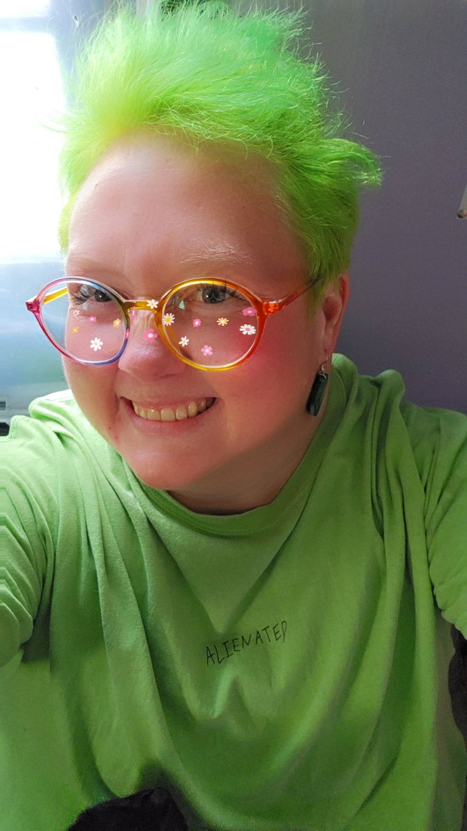 SmoakandAsh's tweet photo. You'll never catch me matching better than I do at this moment. Green hair, green Alienated shirt &amp; green alien earrings. I hope @MichaelVlamis approves. 💚#vlambase https://t.co/QpFI0bZV63