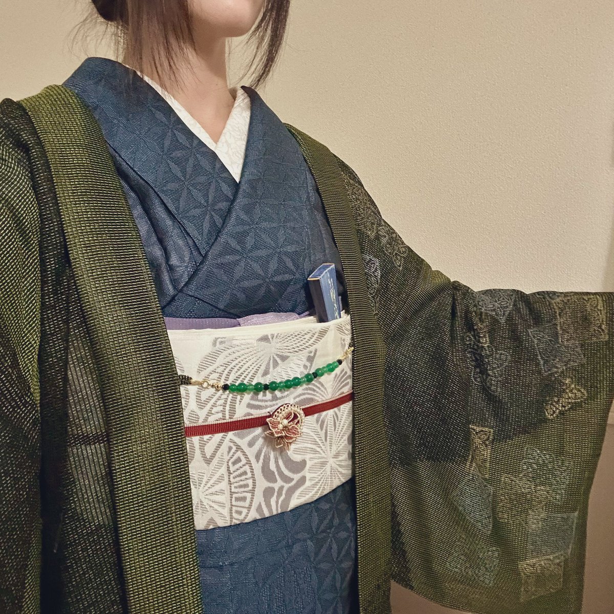 1ヶ月くらい着物着る機会なかったけど、久し振りに教室の修了式に参加して、新しい夏着物着れた！

襦袢も着物も羽織も全部シースルーで揃えてるからよく風通すんだけど🍃
見た目透けてないから、周りは暑そうって思うかも。

#夏着物