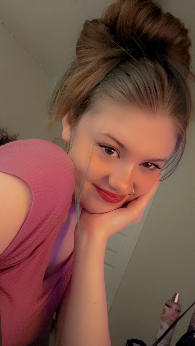 It feels like a Monday 😝😝😝 Twitch.tv/itsssbriiii