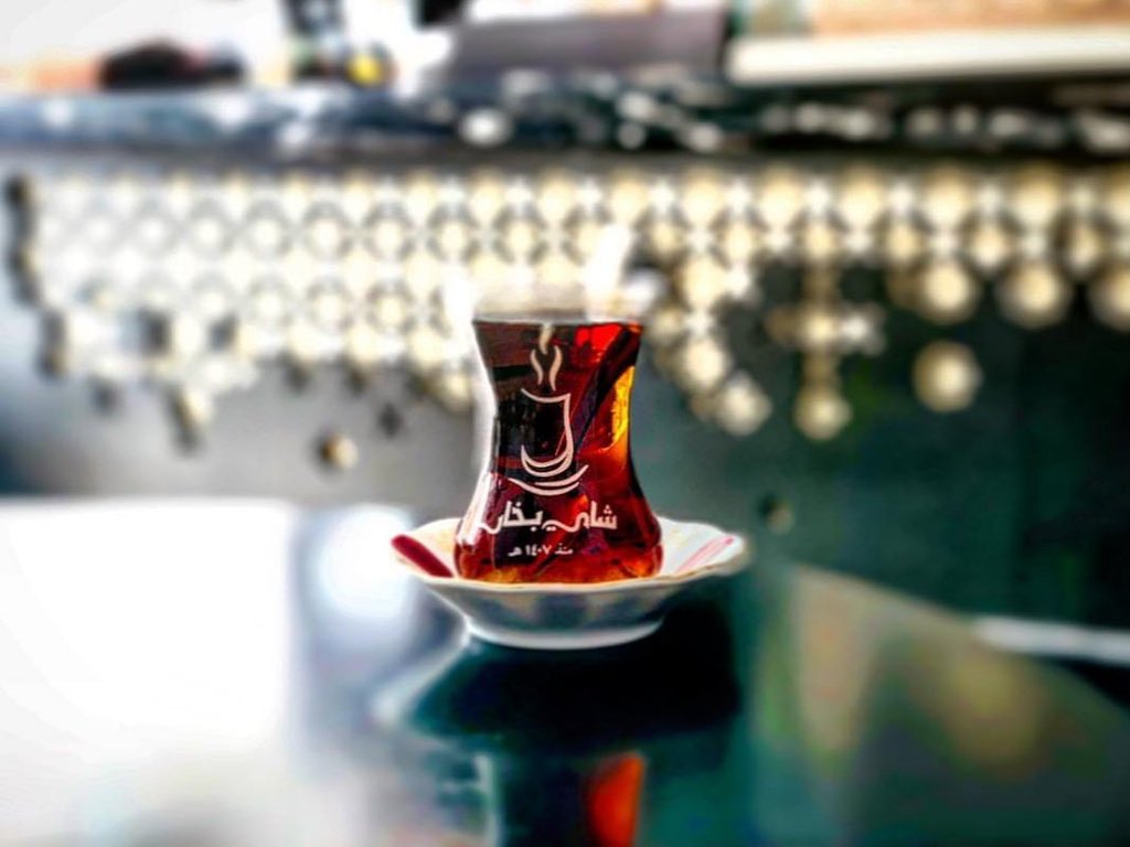 🌴

يَاا زينْ الرحَآبَةْ وَ سِعَةْ الصَدرْ   ..  🍰

           لَوَ عَلى فِنجَآلِ شَآي حَزَّةْ عَصرْ   ..  🍵

.

البسَااطَةْ دوومْ عَذبَةْ   ....  🌸

🌴