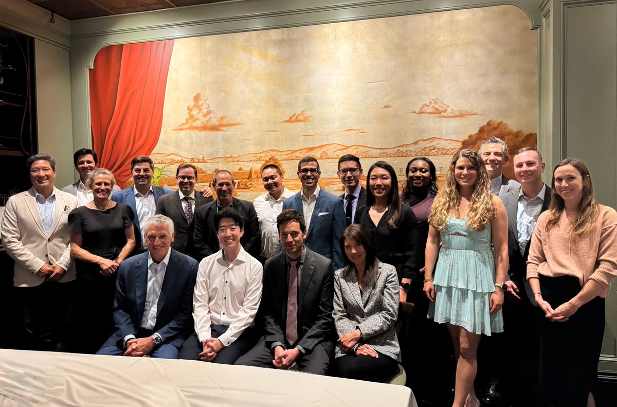 UCSFvascular's tweet image. It was an honor to celebrate Dr. Kevin Eddinger & Dr. Alexander Kim last night as they complete their UCSF Vascular Surgery Fellowship training. Your dedication, skill, and compassion inspire us all. Congratulations on this tremendous achievement & cheers to new adventures ahead!