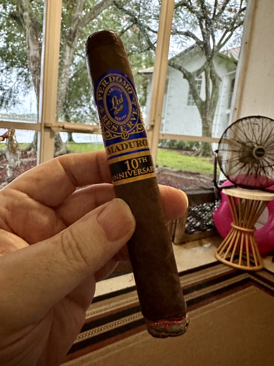 Stogie Chas is smoking Perdomo Reserve 10th Anniversary Maduro. Rated with thumbs up! dojoverse.com/news-feed/p/69…