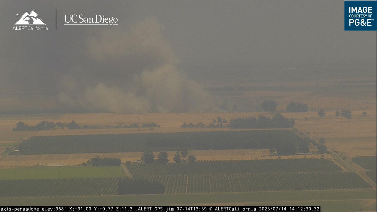 CAWildfiretrack's tweet photo. New start in Solano County east of Vacaville.

This is the #HayFire and is 10 acres with a 3rd alarm requested. The fire is moving at a moderate rate of spread in flashy fuels as well as trees and brush. https://t.co/rGiftu8XOH