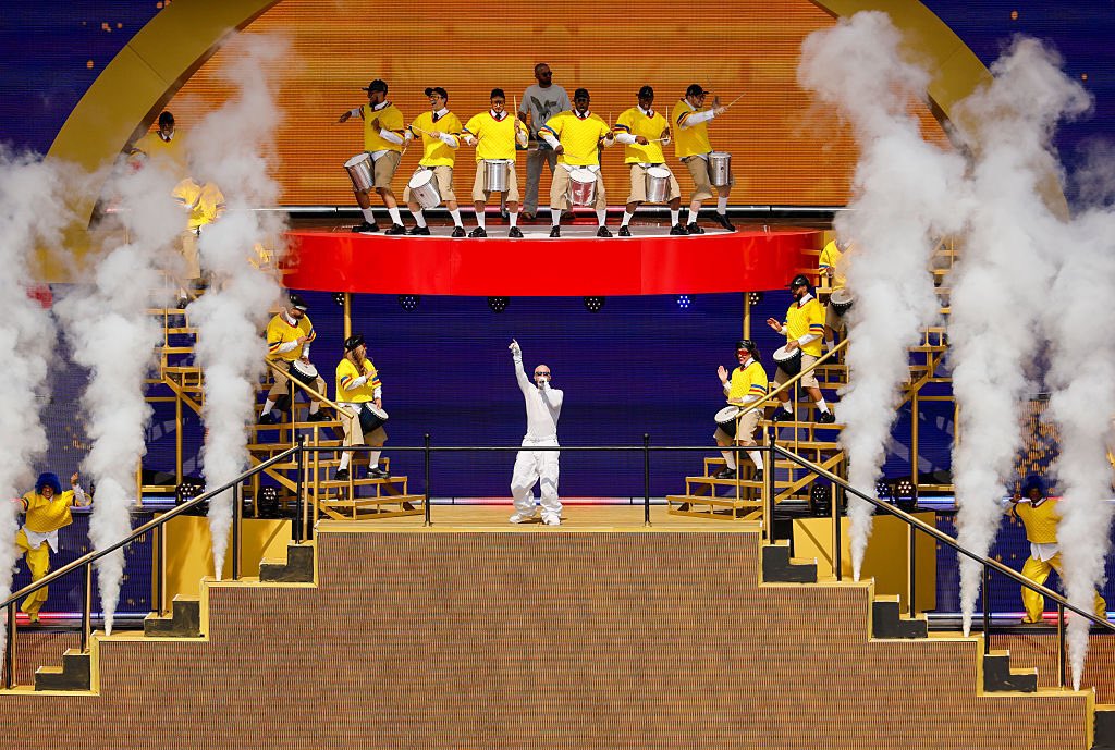 cali939's tweet image. 💥 #JBalvin took over the #MundialdeClubes halftime show con toda la energía🎤🔥 ⚽️🏟️
📸: Getty