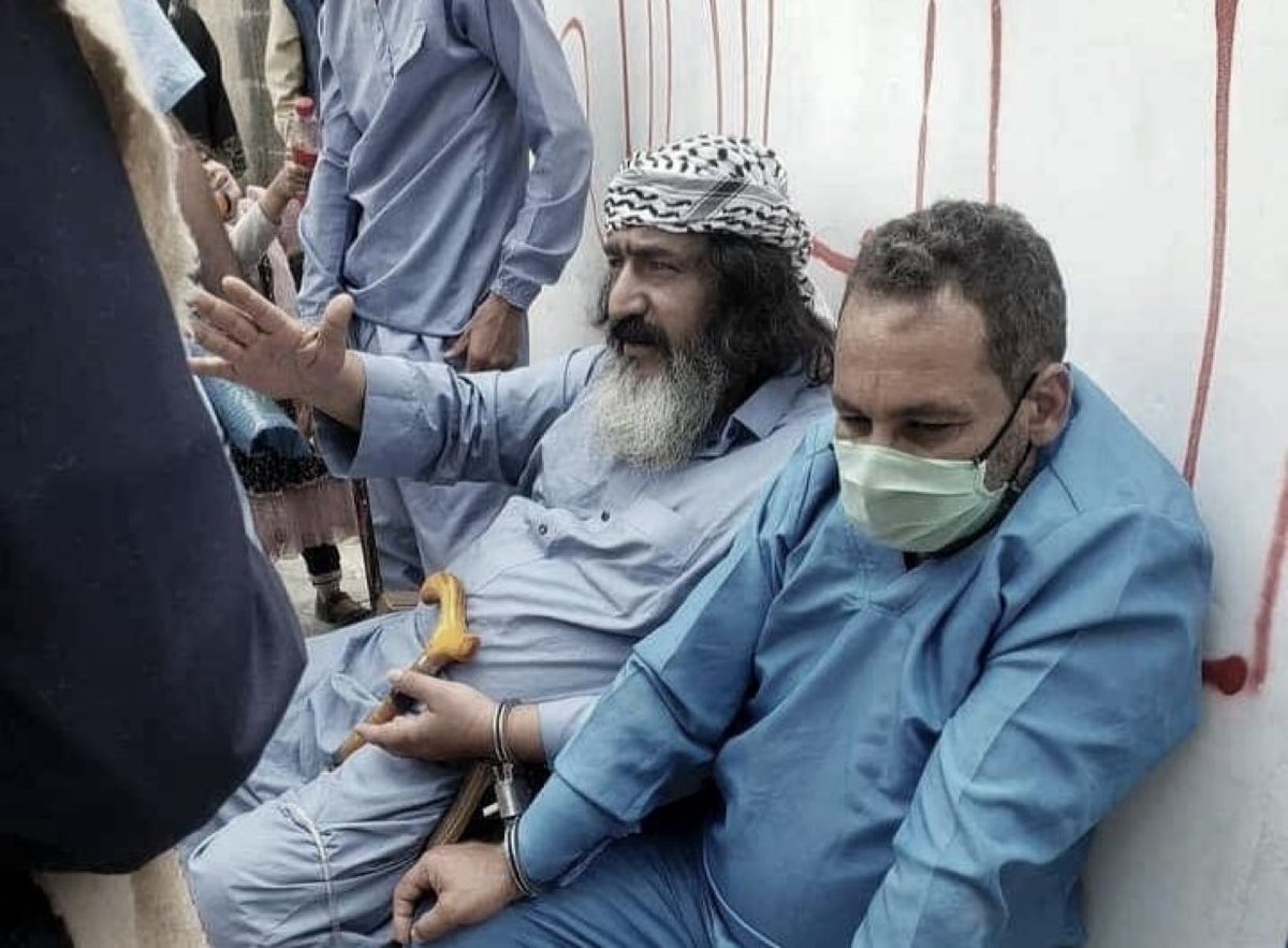 مليشيا #الحوثي تواصل احتجاز جثمان الشيخ القبلي البارز "محسن بن عايض" شيخ مشايخ نهم، منذ أكثر من أسبوعين عقب وفاته في أحد سجونها بـ #صنعاء.