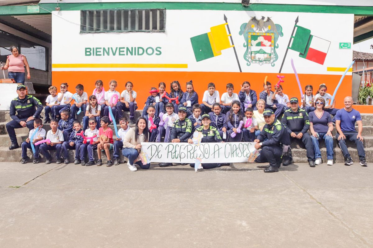 ProteccionPonal's tweet photo. ¡Regreso a clases con seguridad! 📚👧🏻 

Con la campaña 'Tu morral, tus sueños', trabajamos para proteger a nuestros niños, niñas y adolescentes,  prevenir la violencia escolar y el consumo de sustancias psicoactivas.🇨🇴👮🏻

#JuntosPorLaNiñez
@Policia_Caldas https://t.co/qCiv34nDln