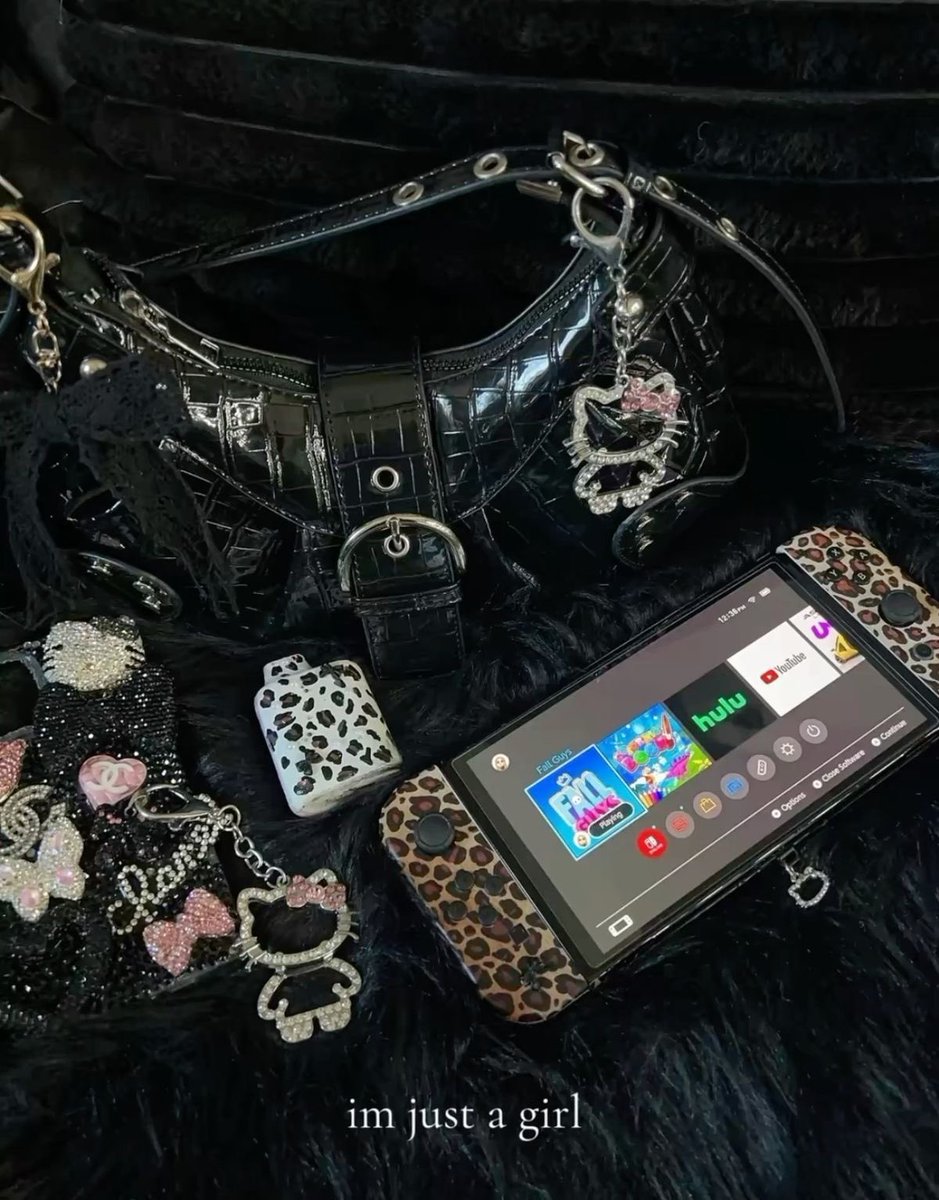 Daily Hello Kitty (@hellokdaily) on Twitter photo 