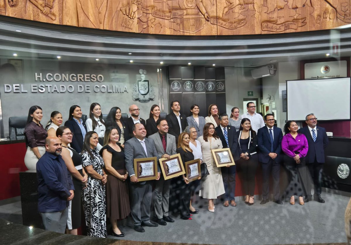 ⚖️El día de hoy la Magistrada Numeraria 𝐌𝐭𝐫𝐚. 𝐀𝐲𝐢𝐳𝐝𝐞 𝐀𝐧𝐠𝐮𝐢𝐚𝐧𝐨 𝐏𝐨𝐥𝐚𝐧𝐜𝐨, asistió a la entrega de la Condecoración "Licenciada Margarita Torres Huerta" edición 2025, entregada en Sesión Solemne de nuestro H. Congreso del Estado de Colima.
