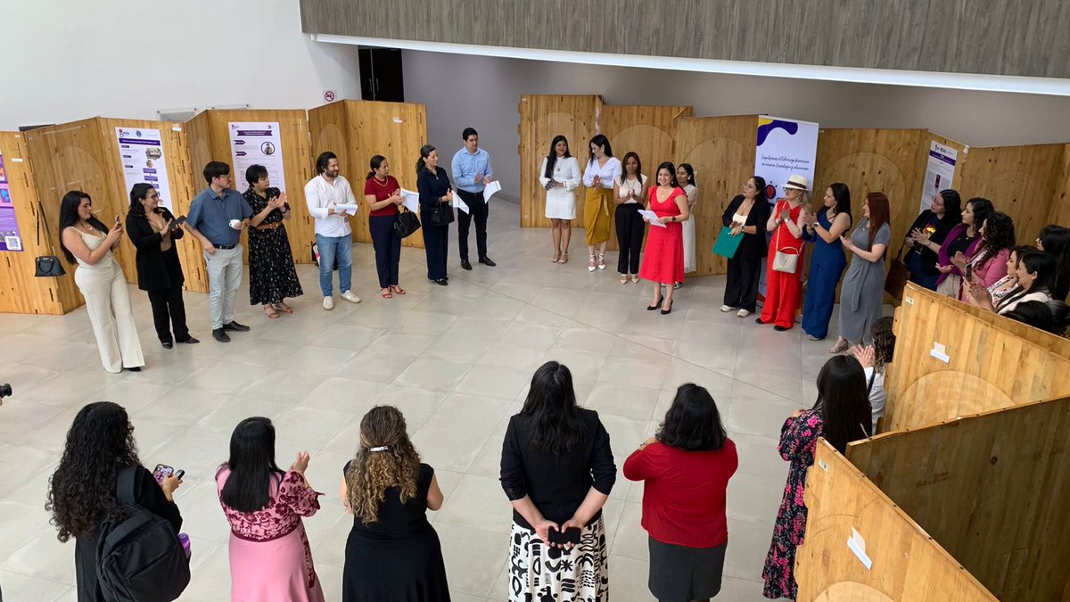 👩‍🔬 La Dra. María José Marín Jarrín (FIMCM) se graduó de la #EscuelaGENIA con su proyecto sobre eutrofización en Galápagos 🌊📡
¡30 científicas ya son agentes de cambio!
📲 Conoce más: escuelagenia.ec
#CienciaEcuatoriana #LiderazgoFemenino #MJMJ #Galápagos 💪🇪🇨