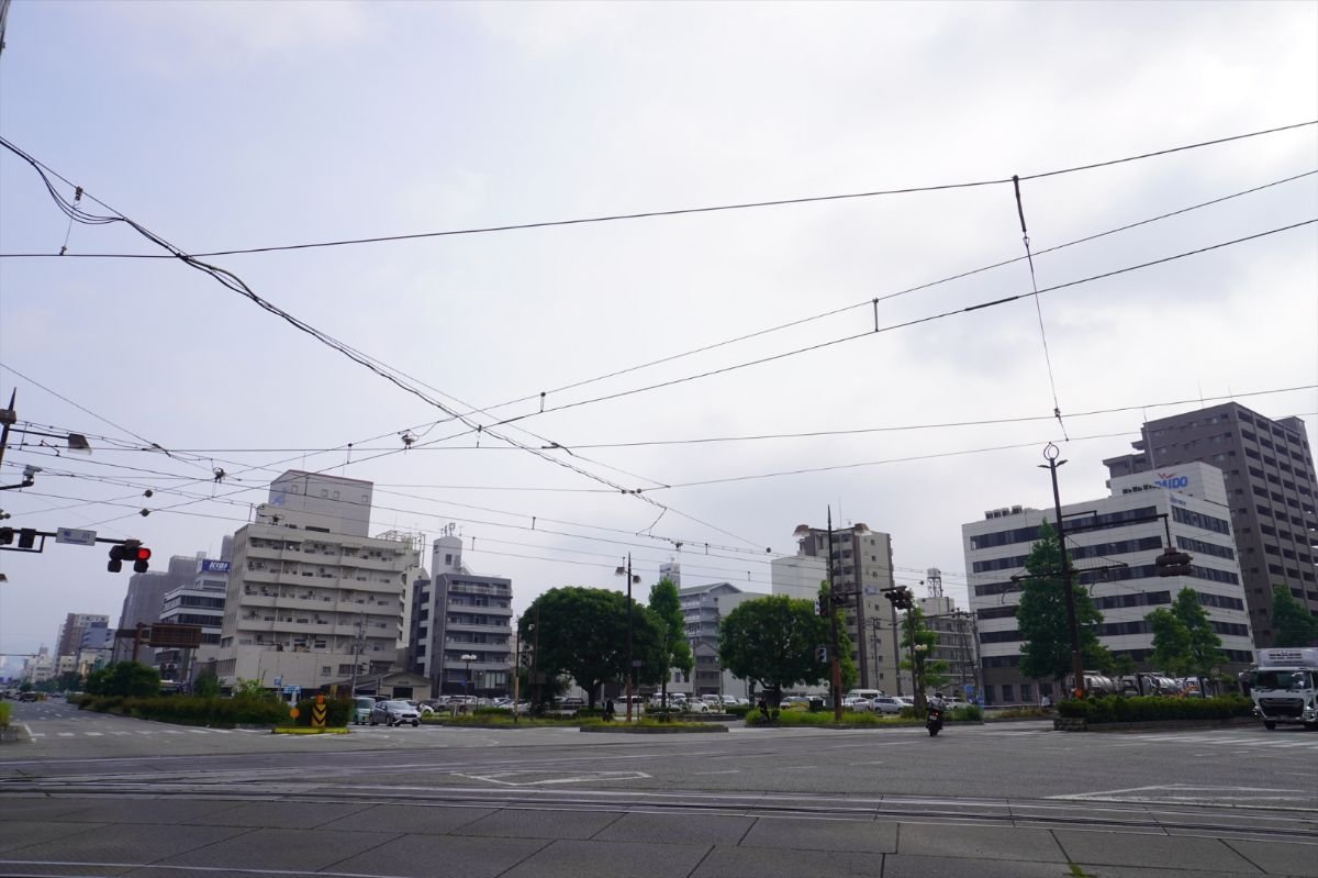 kiribou06341's tweet photo. 柳川交差点に面して商業施設や業務施設、子育て支援施設、SOHO、屋上庭園、そしてマンションからなる高層複合施設建設へ！！

岡山県岡山市北区蕃山町に建設される地上18階の高層タワー型マンション“岡山市蕃山町1番地区第一種市街地再開発事業”現地状況！！ https://t.co/bXJJRRqcpo https://t.co/PfLY52LFQP