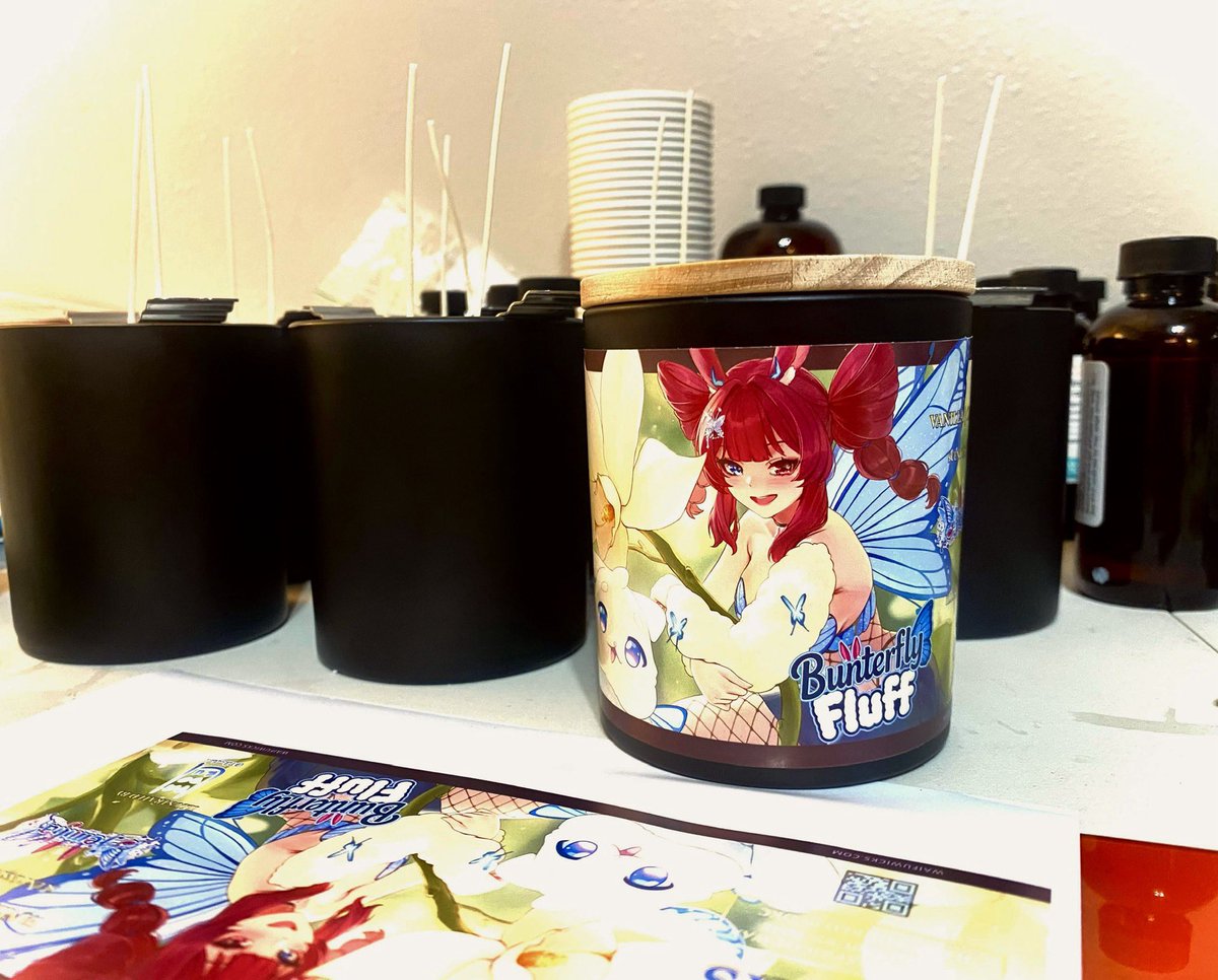WaifuWicks's tweet image. HOLY CANDLE CHAOS at Waifu Wicks! 😱🕯️✨
We’ve been FLOODED with WAY more orders than we EVER anticipated—pouring fresh batches NON-STOP!
Featuring Bunterfly Fluff (that dreamy sugar-vanilla-linen vibe inspired by @AemiliaSatella & her fluffy mascot Fluffle) + ALL our…