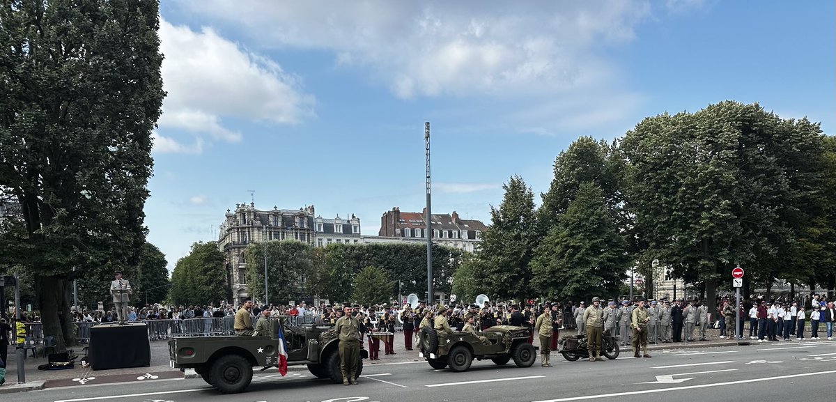 stephane LEPETIT (@lepetitsteph) on Twitter photo 14 juillet à <a href="/lillefrance/">Ville de Lille</a> . Bravo aux Forces de l’Ordre et de Sécurité qui veillent quotidiennement sur nous tout au long de l’année ! Merci en particulier à notre Police Municipale , volontaire et engagée ! <a href="/JcMenault/">Jean-Claude Menault</a> <a href="/Ardeslandes/">Arnaud Deslandes</a> #republique #nation 14 juillet à <a href="/lillefrance/">Ville de Lille</a> . Bravo aux Forces de l’Ordre et de Sécurité qui veillent quotidiennement sur nous tout au long de l’année ! Merci en particulier à notre Police Municipale , volontaire et engagée ! <a href="/JcMenault/">Jean-Claude Menault</a> <a href="/Ardeslandes/">Arnaud Deslandes</a> #republique #nation