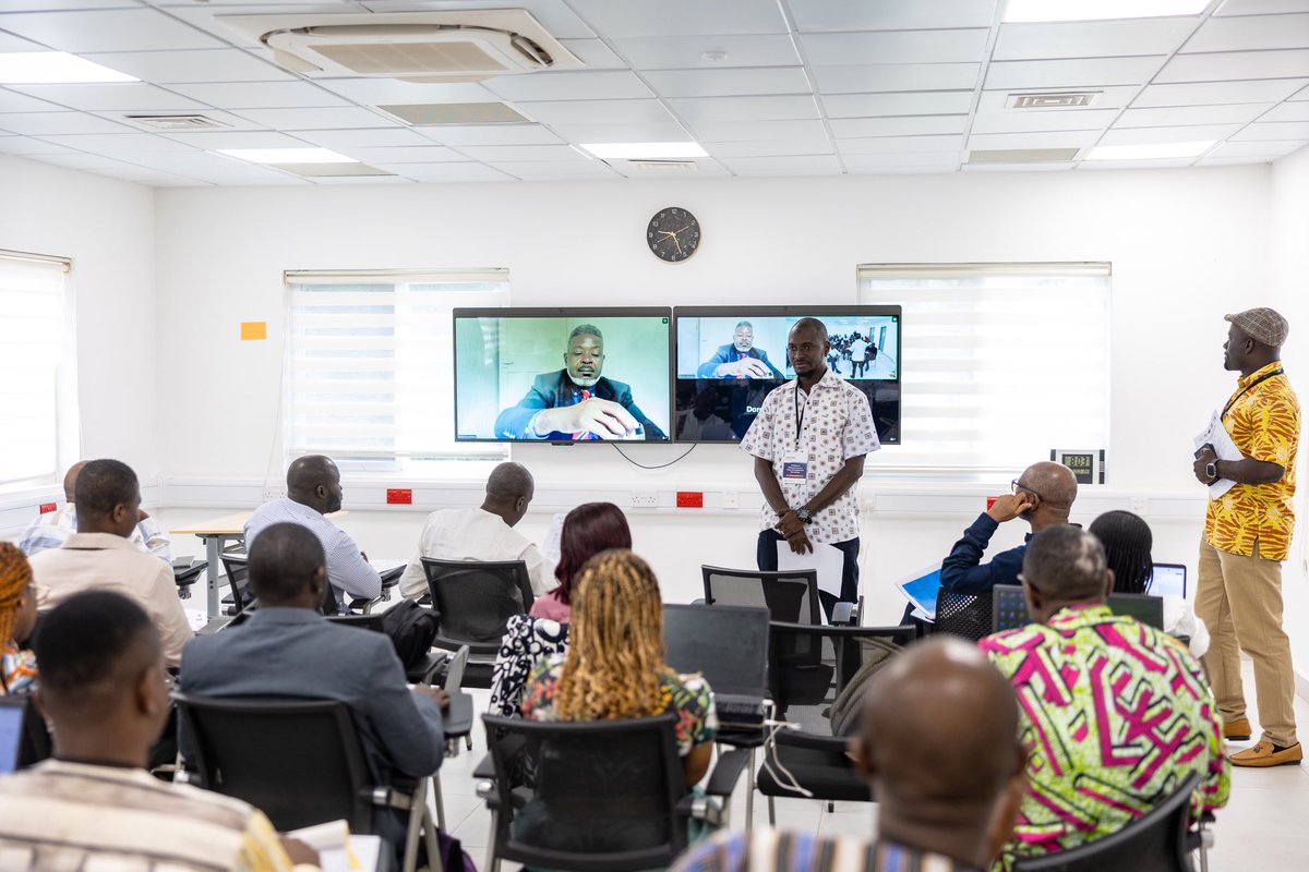 PANGenS2023's tweet image. 📸📌
Excerpts from Day 1 of the #DataManagement & Biobanking training at @mrcunitgambia:
Kicked off with an introduction session and wrapped up with a technical session on the data lifecycle—emphasizing the need for complete, accurate & consistent data for quality research.