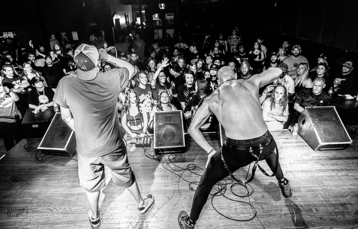 its22wolf's tweet photo. Some pics from last week’s show! Video recap coming soon 😈
Thank you to everyone who came out! Y’all were incredible! 🖤
Next show is October 24th, don’t miss it! 
#phonk #screamrap #darktrap #trapmetal #gymmusic #workoutmusic #gamingmusic #gamermusic #emotrap #emorap #hype https://t.co/tNrFLG8qZW