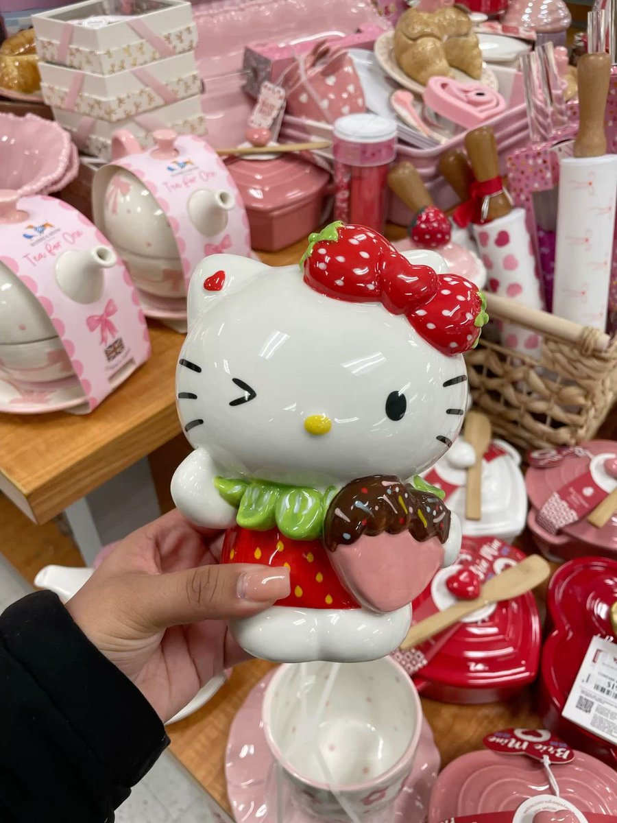 Daily Hello Kitty (@hellokdaily) on Twitter photo 
