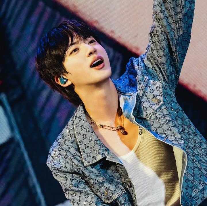 bgtflies's tweet photo. — MORADAS, dio inicio la segunda fase de los SEC Awards en esta app y JIN se encuentra nominado, dejen sus votos 💜 ↓

• COMENTEN 5 frutas utilizando los hashtags y den RT 
I am voting #Jin for #ArtistaMasculinoInternacionaldoAno at the #SECAwards https://t.co/mh67r3a0tu