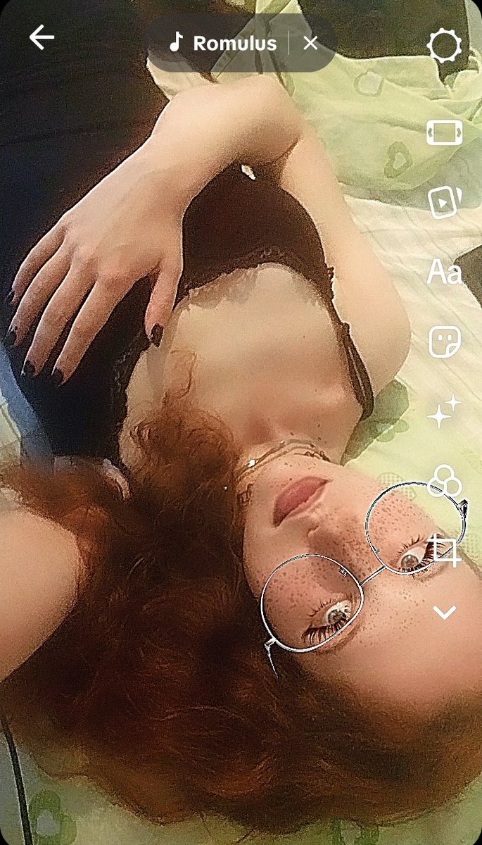 Last selfie I promise,then I'll go back to cat+theory posting.Also don't be weird about the placement of my hand please