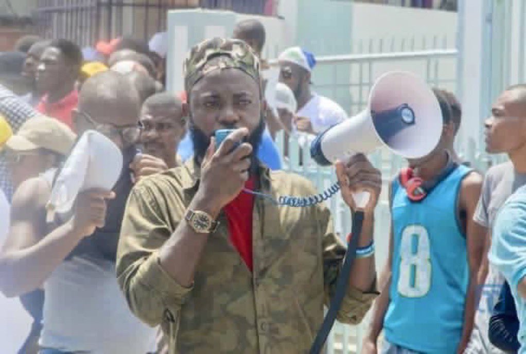 theyounggamy's tweet photo. Depi fanm nan nwa, li mache di se pitit Boran li ye. Pitit Mon Kamèl. Se fout manti, di manti ankò Ti John. Poze yo kesyon sa. Kisa ki fè pi fò nan zanmi fi yo gen, toujou byen chita, jwenn nèg vi yo ? Epi yo menm rete nan bouzen toujou ? 

NB : Menm yon balèn yo paka limen byen. https://t.co/vCrmtVGVPA