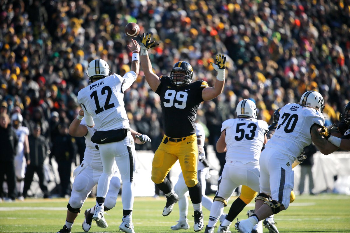 LegacyHawks's tweet image. Happy Birthday to Nathan Bazata! Have a good day. Go Hawks! #LegacyHawk
