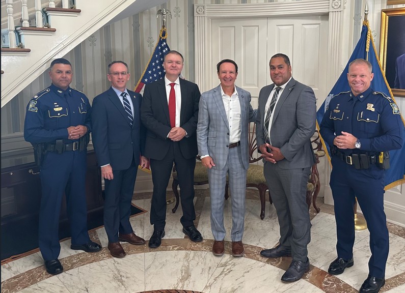 ATFNewOrleans's tweet image. Federal LE is focused on strategies to combat violence & build a safer future for Louisiana. LSP Lt. Col. Frank Besson, @DEANewOrleans SAC Steven Hofer, @FBINewOrleans SAC Jonathan Tapp, @LAGovJeffLandry, @ATFNewOrleans SAC Joshua Jackson, @LAStatePolice Col. Robert Hodges