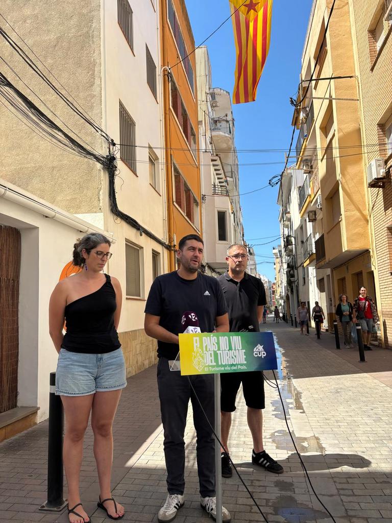🔴 Des de Baix a Mar #Torredembarra denunciem la proliferació descontrolada de pisos turístics i la manca d'habitatge pels veïns i veïnes, i impulsem mesures contra els pisos turístics il•legals.

👉🏼 La costa daurada no viu del turisme, el turisme viu de la costa daurada.