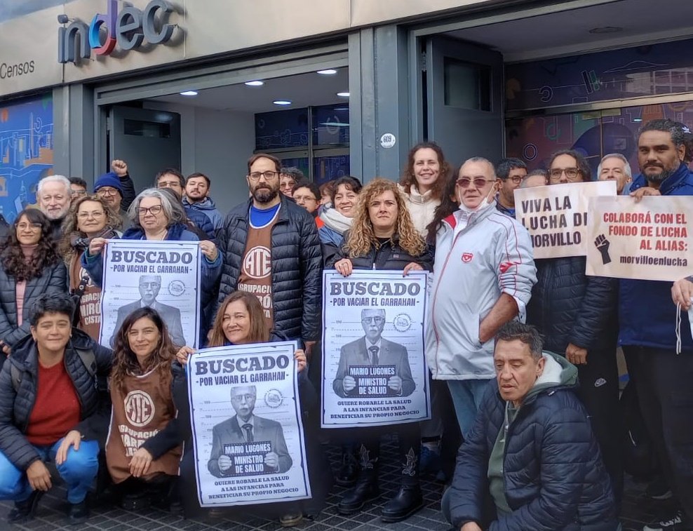 _yamming_'s tweet photo. #LugonesVaciaElGarrahan
Hoy en la radio abierta y lentejeada de les trabajadores de INDEC contra los despidos, por aumento salarial y en apoyo a luchas apoyamos al Garrahan. 
Nos vemos este jueves 17 en defensa de la salud pública y en apoyo a todas las luchas. https://t.co/3rQ0yMjxWt