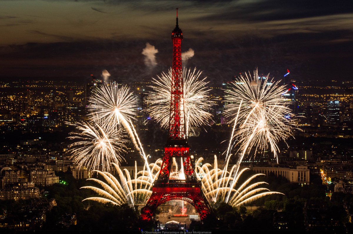#Goodnighteveryone 
#TourEiffel 🌟
#14Juillet 
#fetenationale
Gros bisous 😚 à la Tour-Eiffel en fête  ! ...
A bientôt ! 😘💕
#parisjetaime .