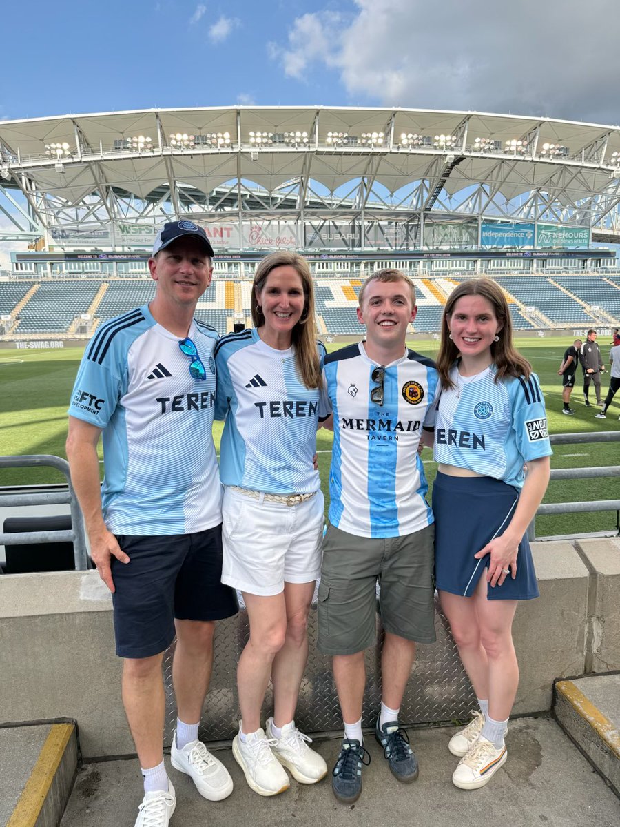 Amazing things seen in Phillythis weekend: 
the best gluten free donuts and sliders in the free world at Okie Dokie Donuts, <a href="/ChattanoogaFC/">Chattanooga FC</a> who played brilliantly against the Union2 and <a href="/PrescotCablesFC/">Prescot Cables FC</a> supporter Joe visiting all the way from the UK! 
<a href="/RMcElhenney/">Rob Mac</a> 
<a href="/MoreBetterInd/">💅🏻</a>