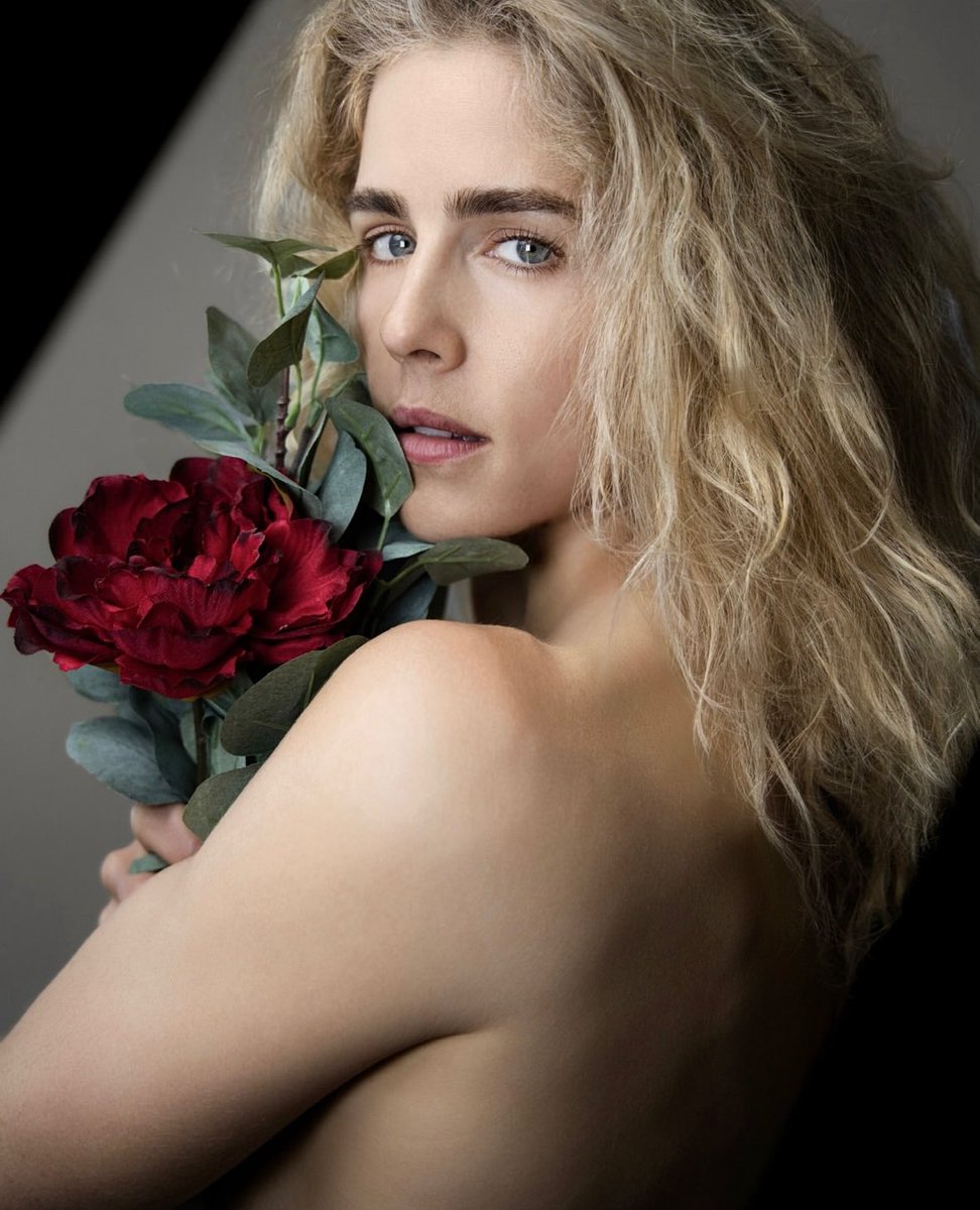 FYeahEBRupdates's tweet image. .emilybett : In honor of @ColtonLHaynes birthday here is a spread of ME! That he TOOK with his ABUNDANT TALENT! We all know he’s an actor, model AND writer but please, please, PLEASE prove I’m right and go stalk his page to peruse the few photos of […]

[instagram.com/p/DMGlrTuzq4u/…]