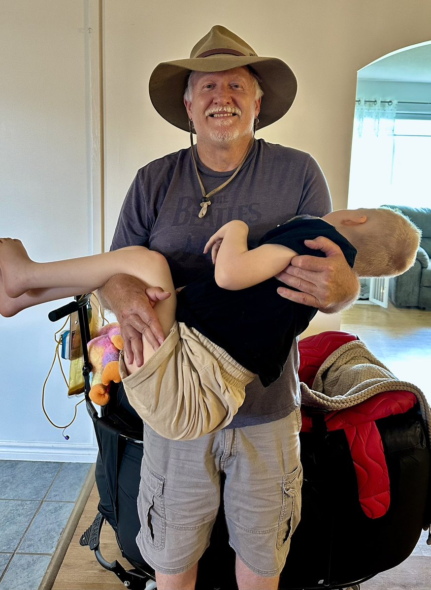 Bigdazw's tweet image. I literally have my hands full with Chester it is exhausting work physically and mentally but they say pressure builds diamonds…. I must be a diamond in the rough🤣. #cerebralpalsy #MightyChester
