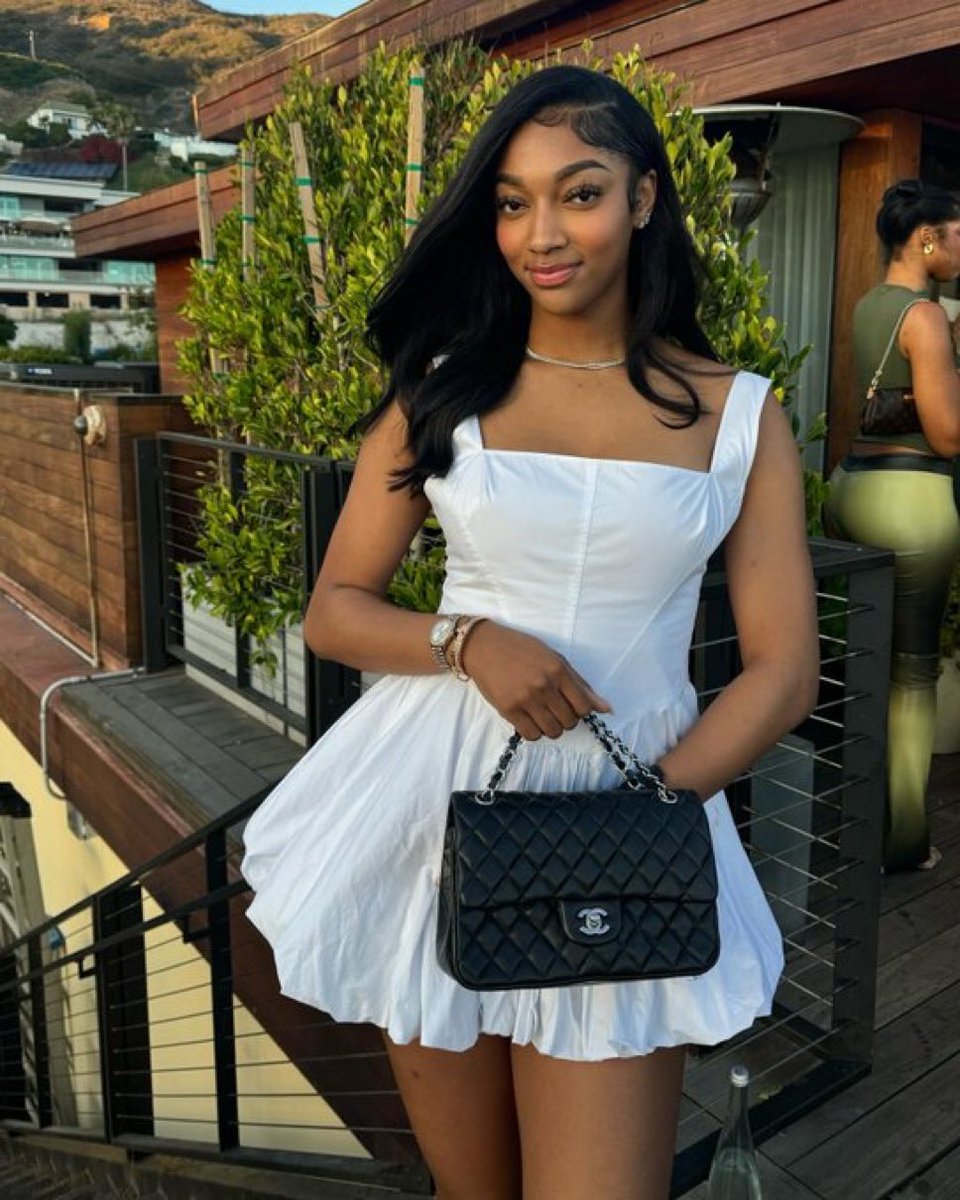 Hello <a href="/Reese10Angel/">Angel Reese</a> how many likes for a date 😭💔