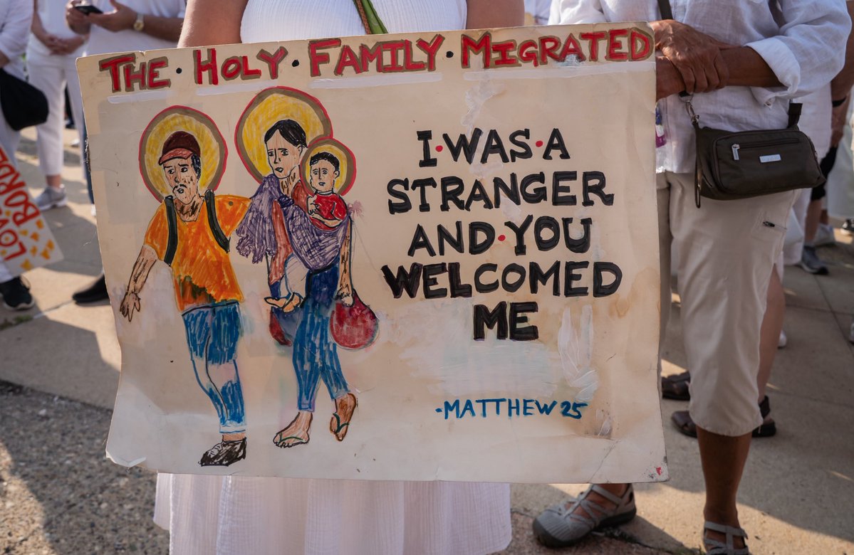 DetArchbishop's tweet image. Today I joined hundreds walking to the ICE field office in Detroit, motivated by a truth that flows from the Gospel: Everyone has inherent dignity. We recognize this dignity above all else and seek to bring our nation back to its roots of charity, accompaniment, and welcome.