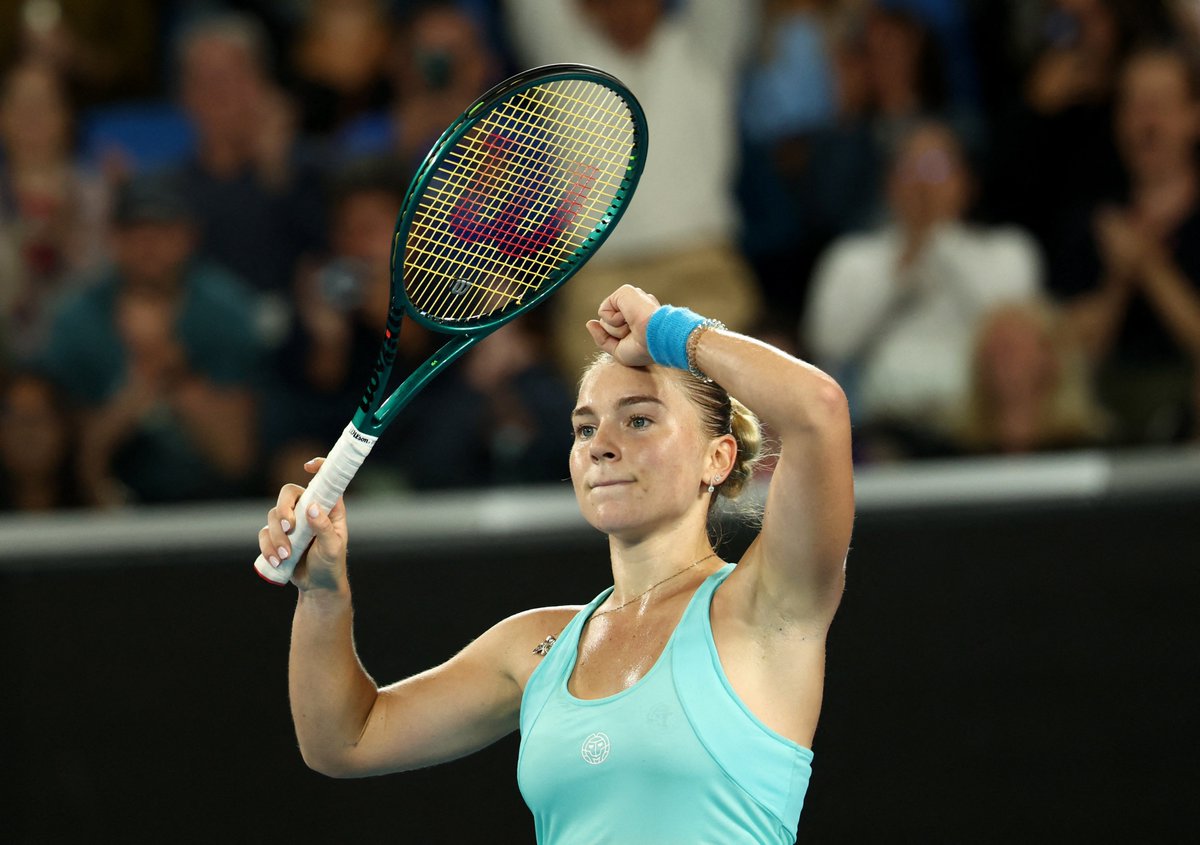 WTAIvan's tweet photo. 🇩🇪 WTA 250 Hamburgo
💰 Timofeeva HA +5.5 juegos @ 1.74 1.5u
💰 Timofeeva ML @ 4.50 0.5u

Cuotas muy infladas por el último enfrentamiento entre Timofeeva y Juvan, donde la rusa fue arrasada. Sin embargo, en este momento viene desplegando un tenis mucho más cercano a lo que se espera de una jugadora que con 18 años irrumpió en el top 100 con victorias sobre jugadoras muy top como Wozniacki, haciendo segunda semana de GS en el AO y sorprendiendo a todo el mundo con un vendaval de potencia y calidad a raudales. 

Si bien hace unos meses caía muy abajo y no encontraba victorias, se planta en el MD de Hamburgo tras superar la qualy y con 8-2 en sus últimos 10 partidos, ganando en sets corridos 7 de ellos. Se ha dejado tan solo 5 juegos en la qualy y está jugando a un nivel altísimo. 

Por su parte, Juvan viene haciendo una gran temporada tras estar un año fuera por problemas de salud mental, sin embargo ha encajado dos duras derrotas consecutivas contra Begu en WB y contra Galfi en su último torneo en Bastad, siendo muy favorita en ambas. 

Teniendo en cuenta que Timofeeva ya fue capaz de ganarla en 2023, si la rusa está cerca de ese nivel creo que debería cumplir el HA, y pelear por el partido, en mi opinión son cuotas desorbitadas para una jugadora que tiene potencial para estar en el top 100, tiene muchísima potencia en el drive, y si la cabeza no le juega una mala pasada, la tendremos de vuelta alrededor de ese ranking más pronto que tarde.

Mucha suerte a los que la sigan! 🍀
Se agradecen RT y ❤️!