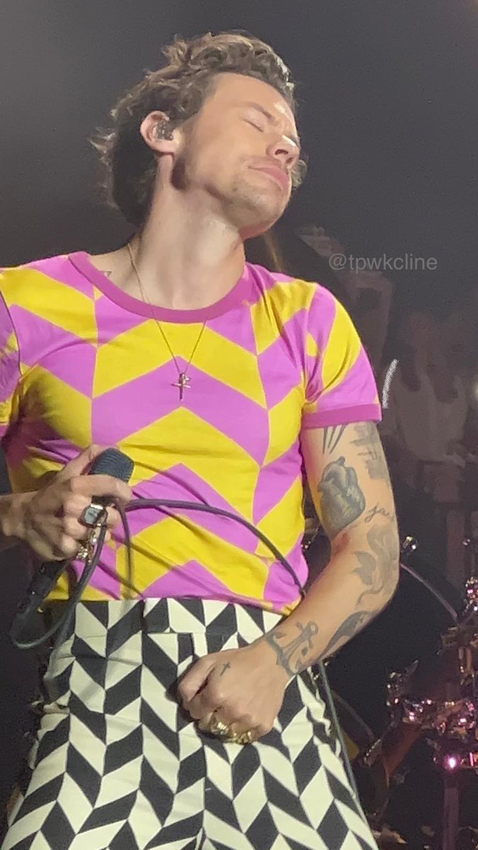 harry Styles pics (@thestylesfandom) on Twitter photo 