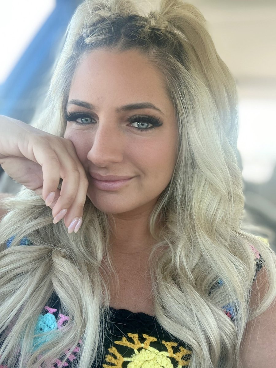 hailemcanally's tweet image. Summertime &amp;amp; feelin’ fine ☀️