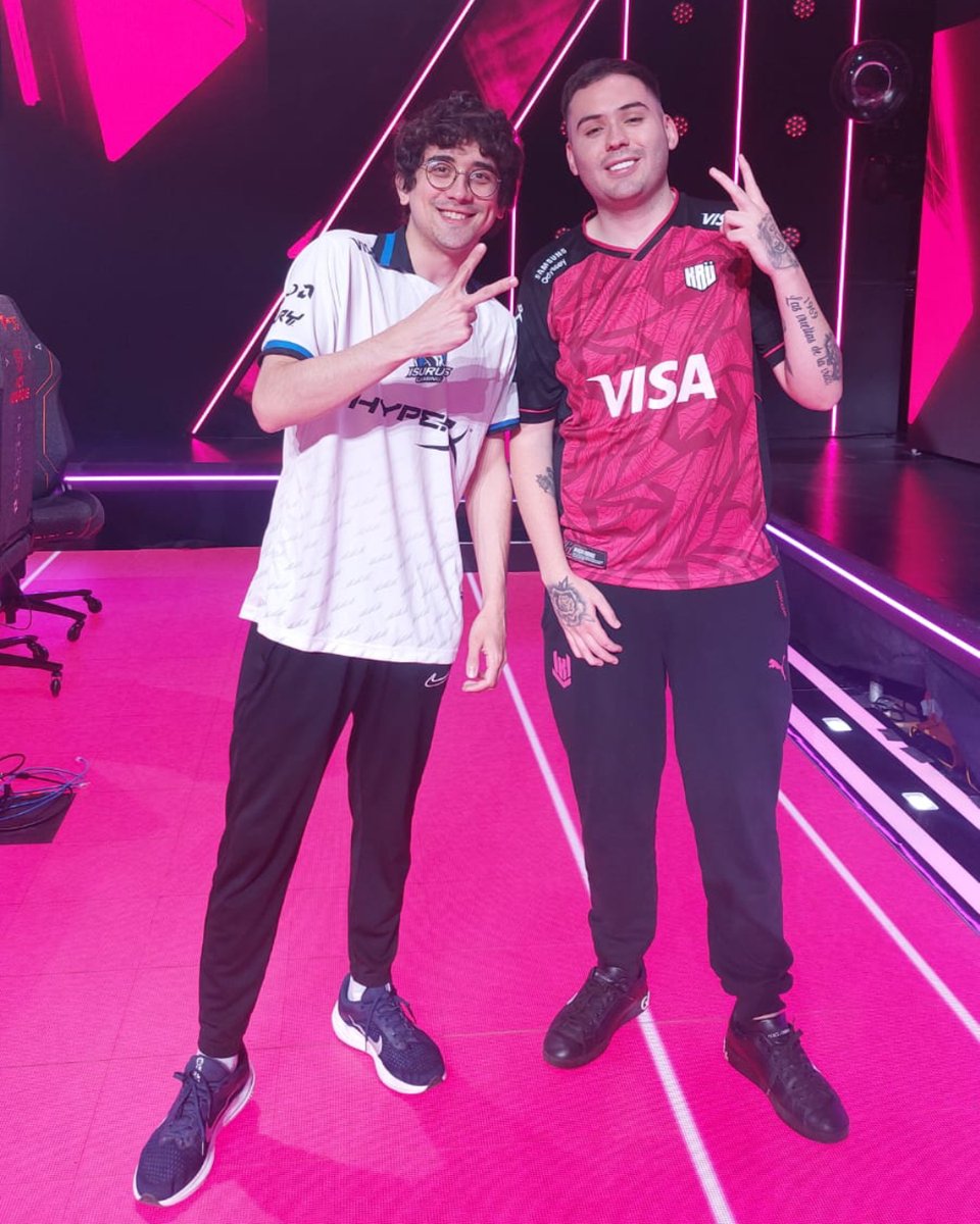 KRÜ Esports (@kruesports) on Twitter photo EL MAYOR CROSSOVER LATINOAMERICANO.
<a href="/Josedeodo/">Josedeodo</a> 🤝 <a href="/keznitdeuS/">KRÜ keznitdeuS</a>
KRÜ 🤝 <a href="/VisaArgentina/">Visa Argentina</a> 🤝 <a href="/teamisurus/">Isurus</a>
🐐🐐 EL MAYOR CROSSOVER LATINOAMERICANO.
<a href="/Josedeodo/">Josedeodo</a> 🤝 <a href="/keznitdeuS/">KRÜ keznitdeuS</a>
KRÜ 🤝 <a href="/VisaArgentina/">Visa Argentina</a> 🤝 <a href="/teamisurus/">Isurus</a>
🐐🐐