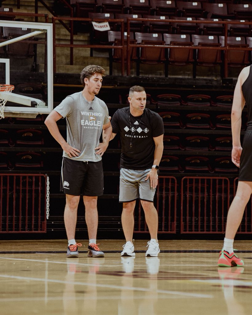 Winthrop_MBB's tweet image. Staying Sharp. 

#ROCKtheHILL