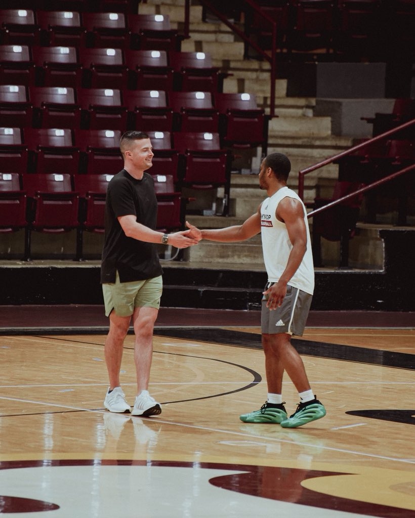Winthrop_MBB's tweet image. Staying Sharp. 

#ROCKtheHILL