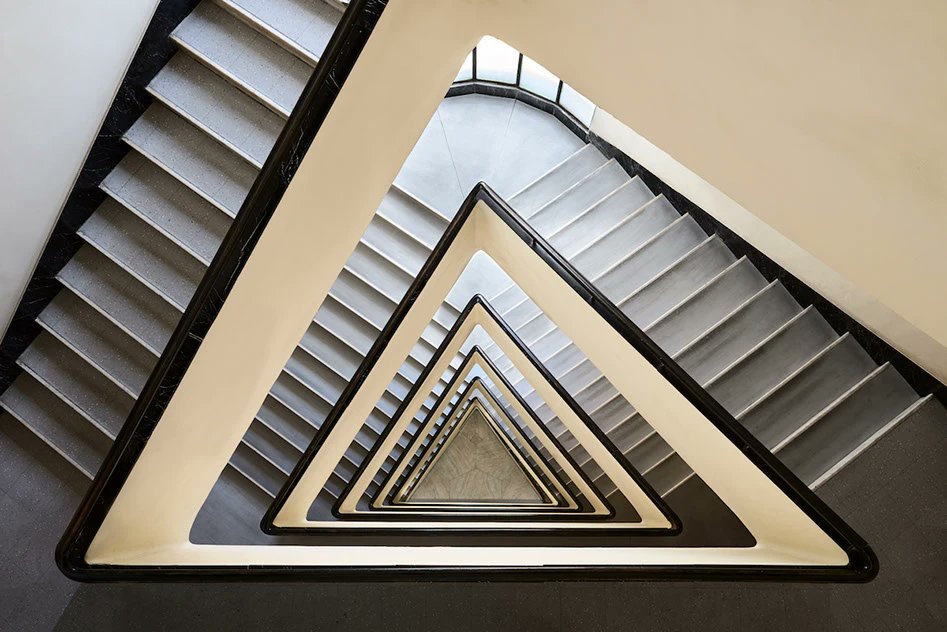 abakcus's tweet image. The beautiful geometry of Budapest's staircases. They are like time machines. behance.net/gallery/847955…