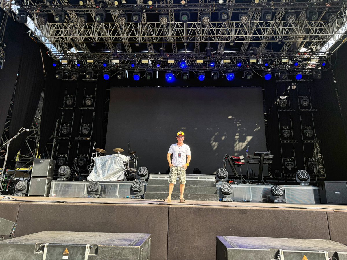 BasciuCristiano's tweet photo. What an incredible show, the boys in my hometown, where it all began!!! @duranduran #duranduran #duranduranlive #fortearena #fortevillage #pula #sardinia https://t.co/bkydmzgcqL