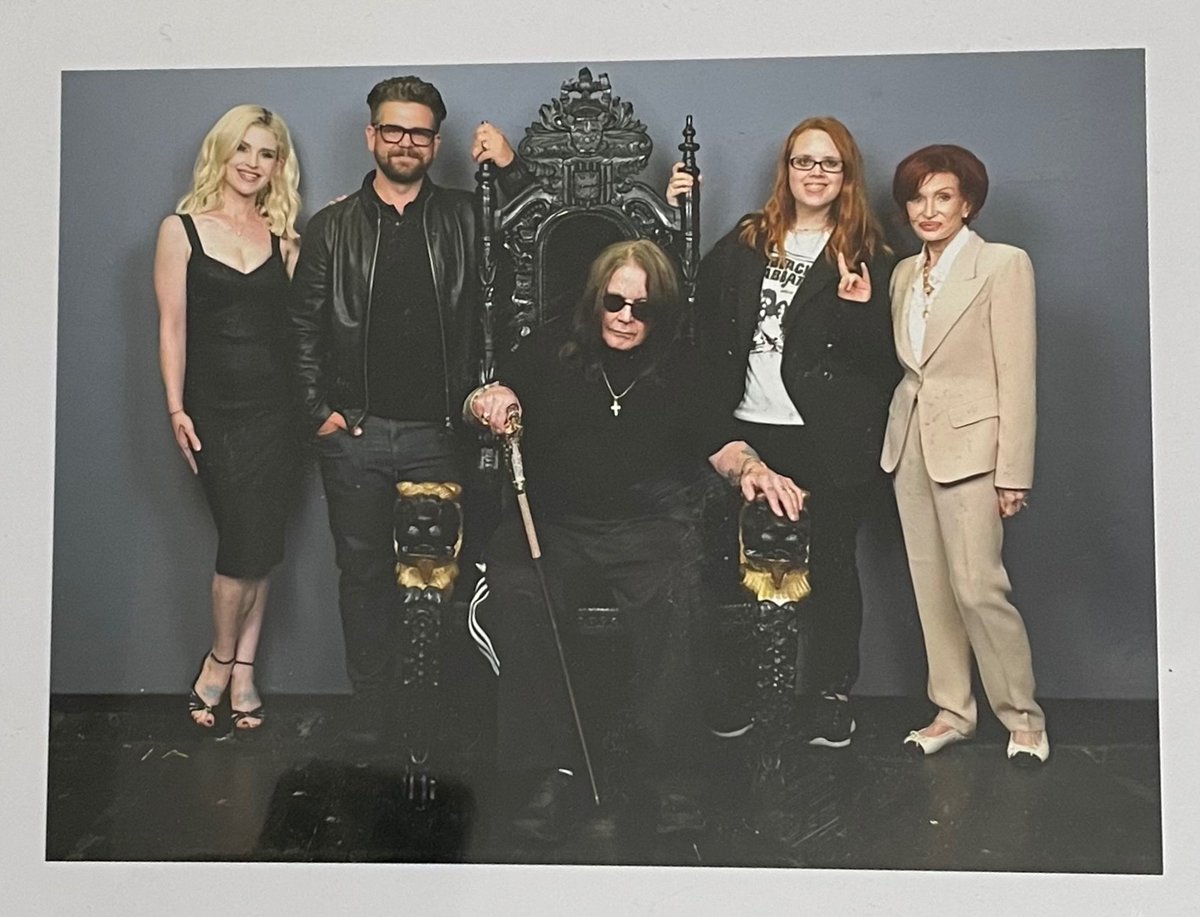 BlogVentionC's tweet image. Met a lot of famous people now and many inspiring greats… but I have never been shaking before like when I was in this photo 🤦♀️🤦♀️I don’t understand why but thank you for dealing with me! 🥰 @MrsSOsbourne